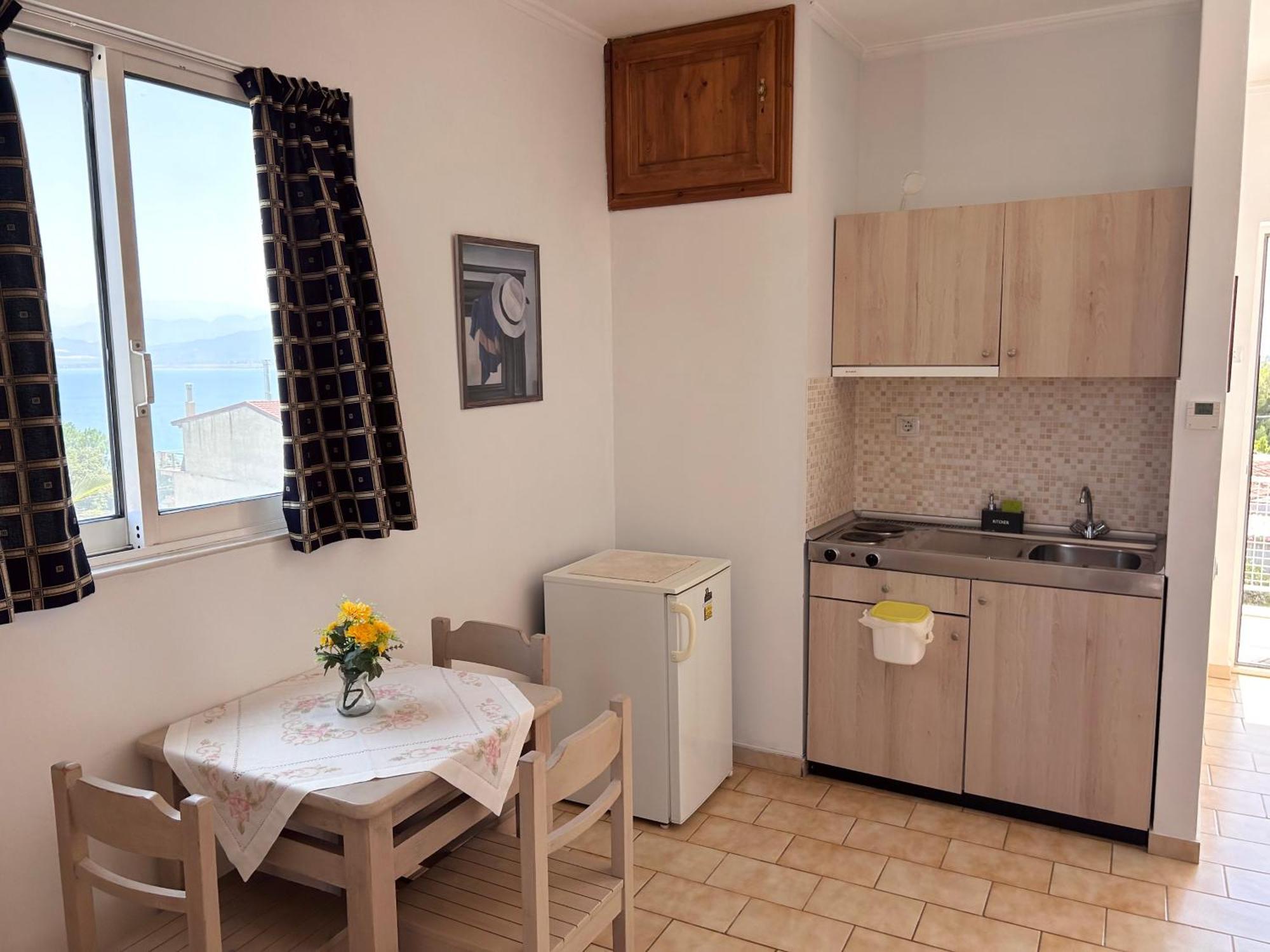 Bay Holiday Hotel & Spa Karavomilos  Экстерьер фото